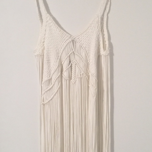 White top with hanging strings - Picture 3 of 4